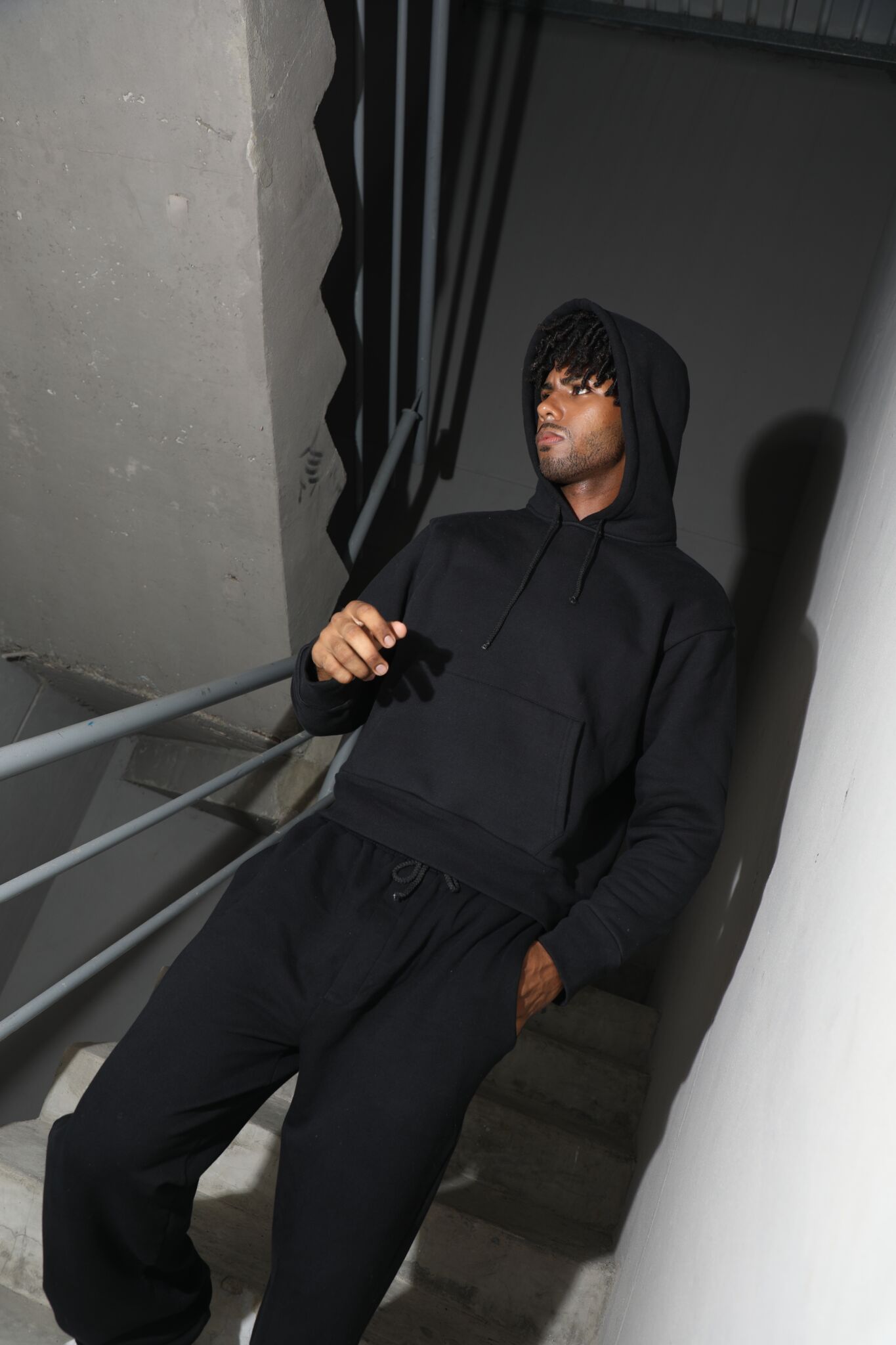 HOODIE OUTWEAR DISCOUNTS ELEGANCE STYLE BUSINESS PARTNER MEN LUM STUDIOS 